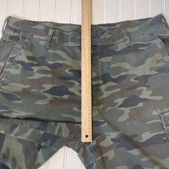 Lee Men’s Camo Cargo Shorts Size 40 Outdoor Utility Hiking Workwear Durable - Picture 4 of 9